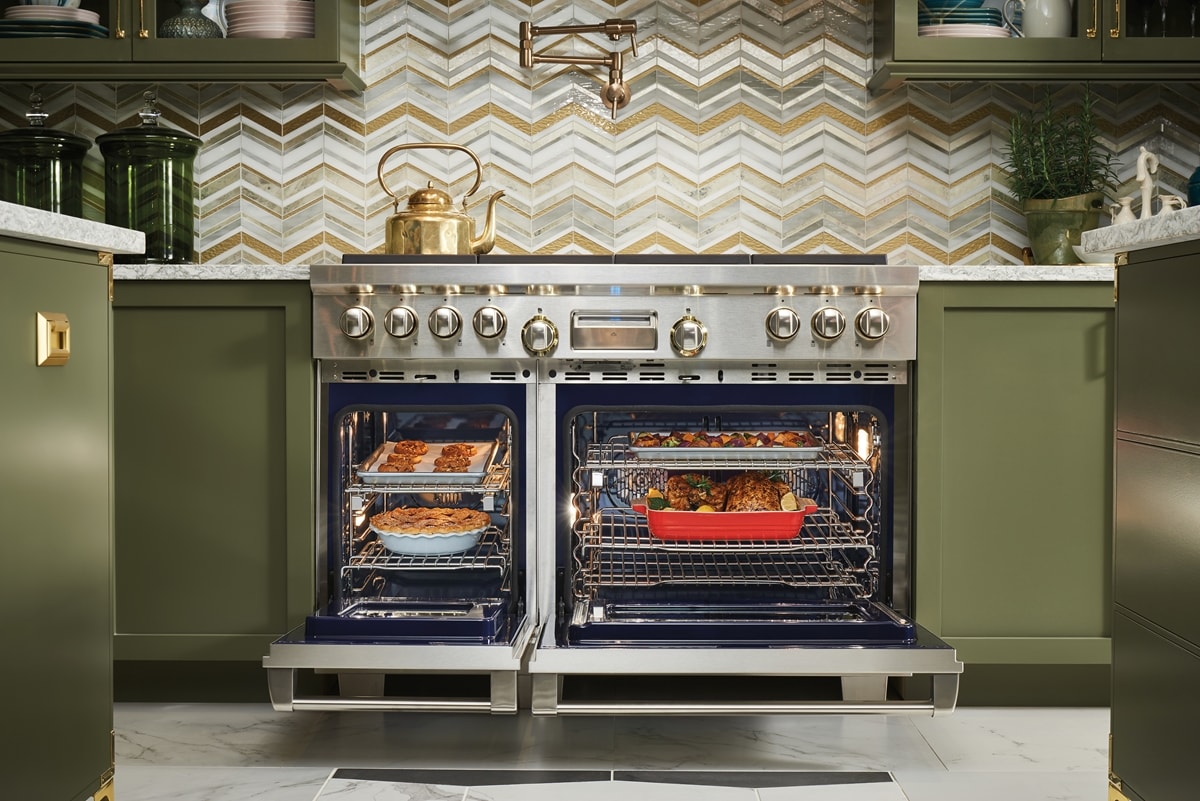Wolf 48" Dual Fuel Range 4 Burners and French Top (DF484F)
