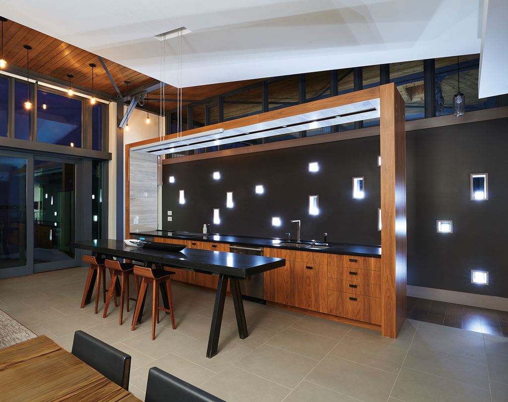 BOATHOUSE KITCHEN SubZero, Wolf, and Cove Kitchens