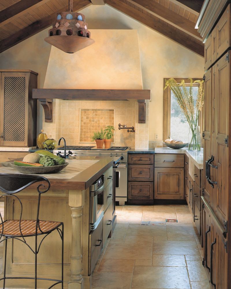Earthy Mediterranean | Sub-Zero, Wolf, and Cove Kitchens