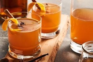 The Wolf Vacuum Seal Drawer infuses enough cheer to last the year with this holiday mulled cider.