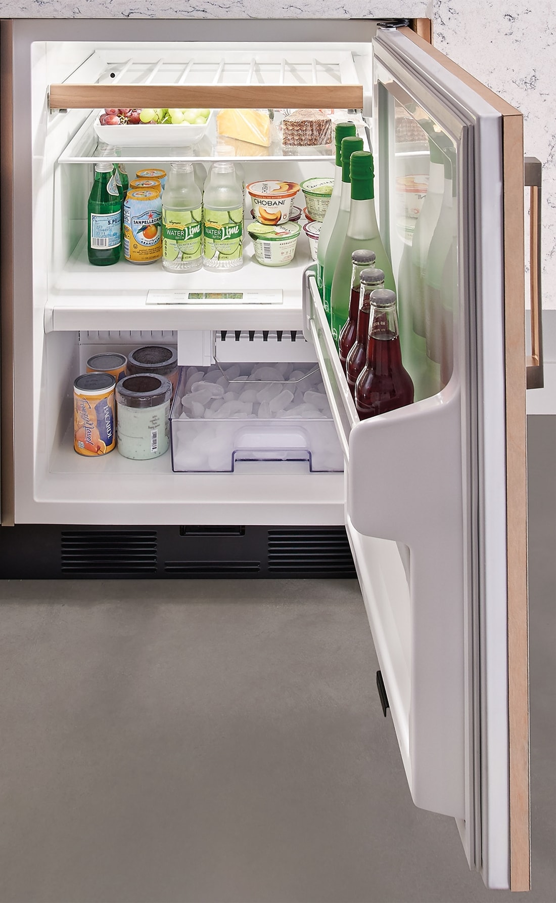 Sub Zero 24 Undercounter Refrigerator Freezer With Ice Maker