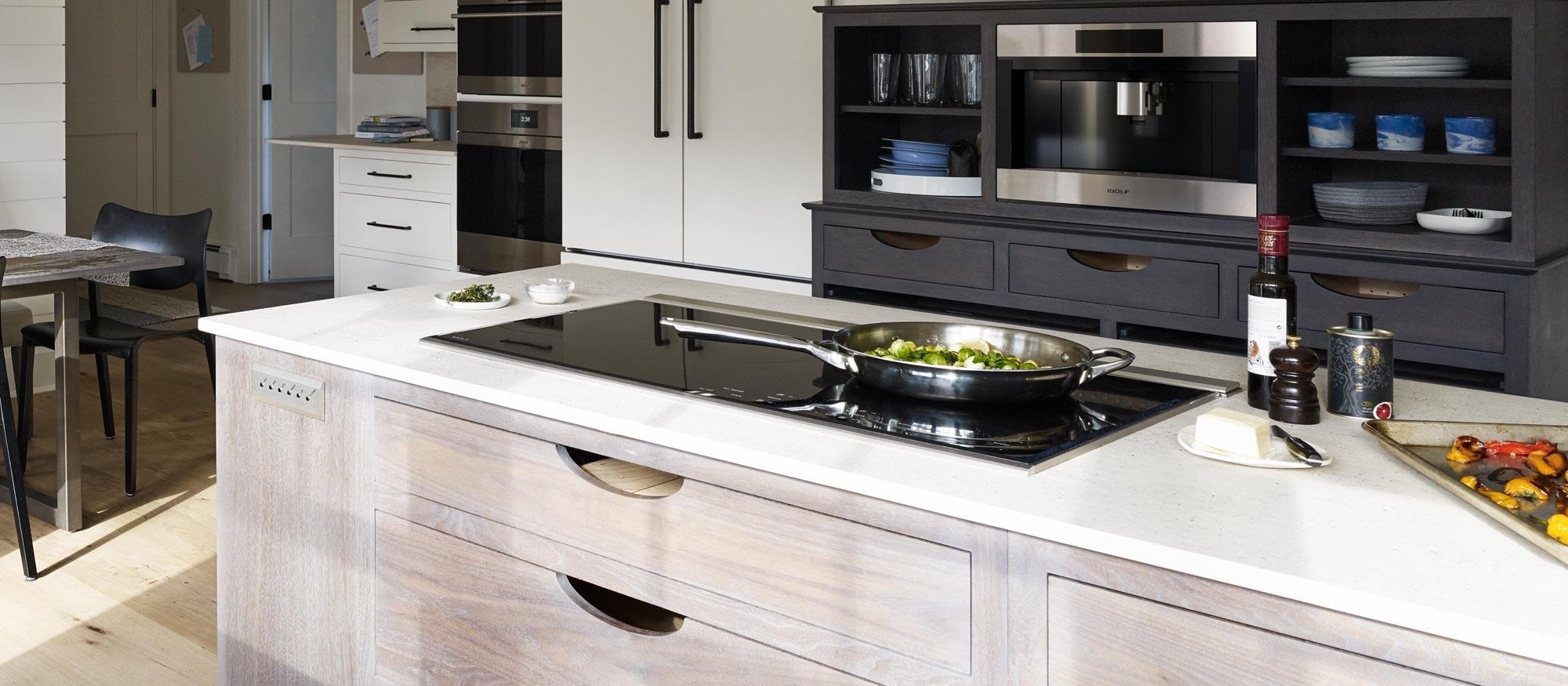 Wolf 36&quot; Transitional Induction Cooktop (CI365T/S)
