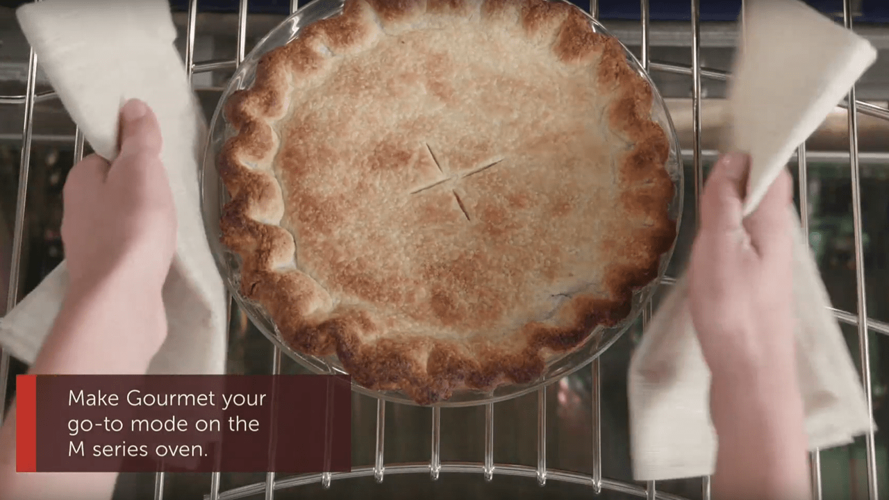 Wolf M Series Oven - Gourmet Mode - Mixed Berry Pie
