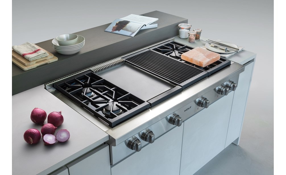 Wolf 48" Sealed Burner Rangetop 4 Burners, Infrared Charbroiler and