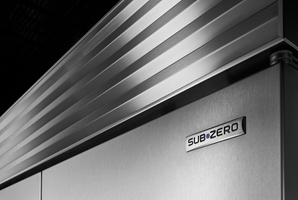 Wolf Dual Fuel Range displaying halo lights around red knobs while in use