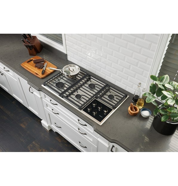 Wolf 36" Transitional Gas Cooktop 5 Burners (CG365T/S)