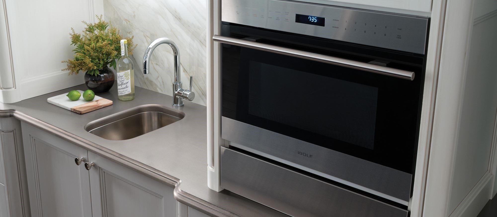 Wolf 24" E Series Transitional DropDown Door Microwave Oven (MDD24TE/S/TH)