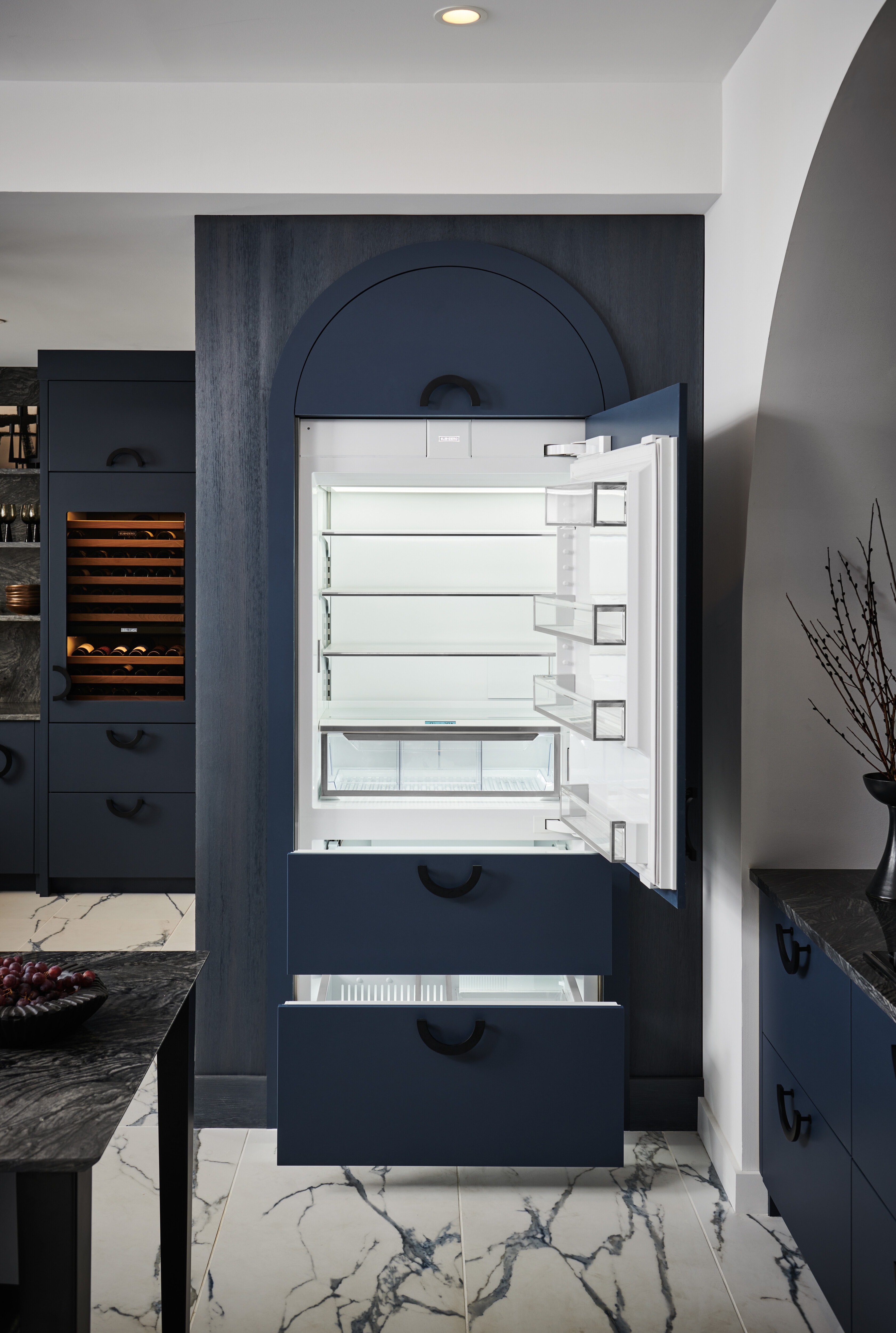 Larder fridge with ice dispenser cheap