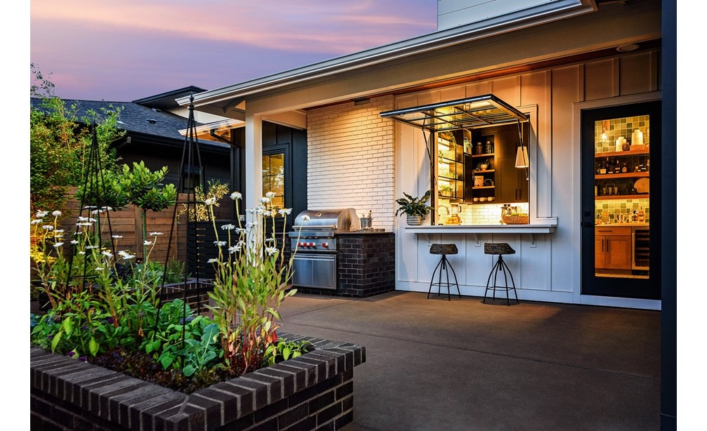 Farm to Table Juice Bar & BBQ Porch by Lynnette Sandgren