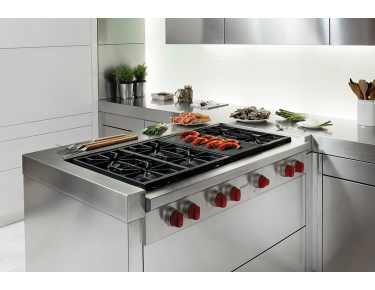 Wolf 48" Sealed Burner Rangetop - 6 Burners and Infrared Charbroiler (SRT486C)