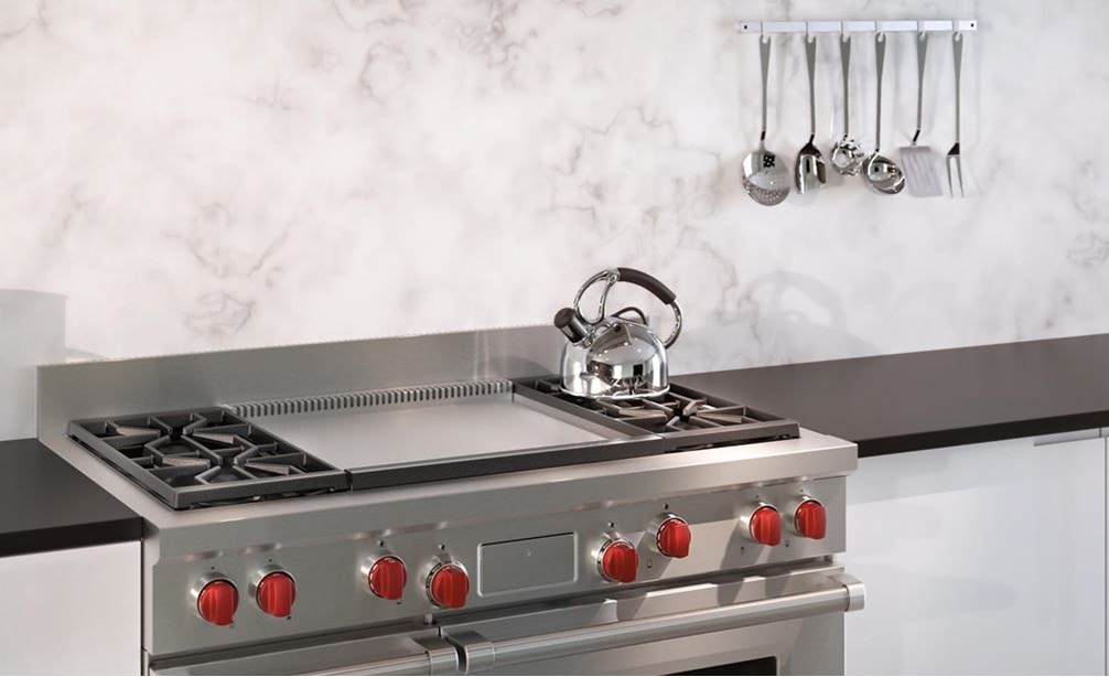 The Wolf 48&quot; Dual Fuel Range 4 Burner Infrared Dual Griddle (DF484DG) delivers top performance and blends expertly into minimalist kitchen design.