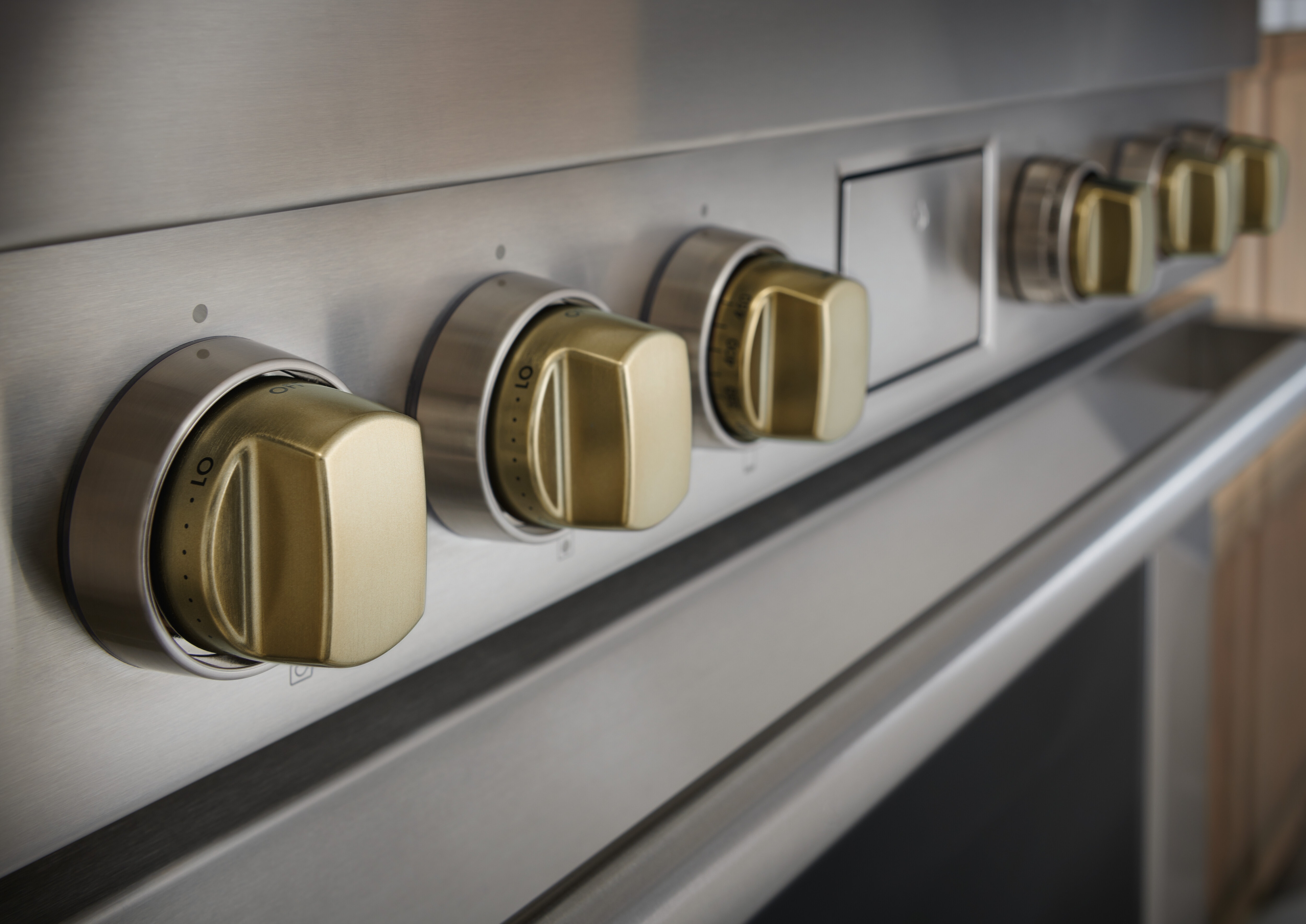 Brushed brass knob / Brushed stainless bezel