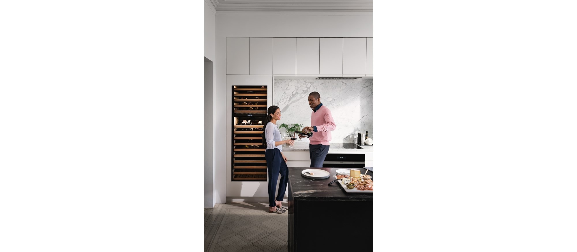 Sub-Zero 24" wine cooler (IW-24) with 15 racks and a 120-bottle capacity