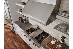 Wolf Appliances 36" Sealed Burner Rangetop - 4 Burners and Infrared Charbroiler (SRT364C) Wolf Appliances 42" Pro Wall Hood - 24" Depth (PW422418)