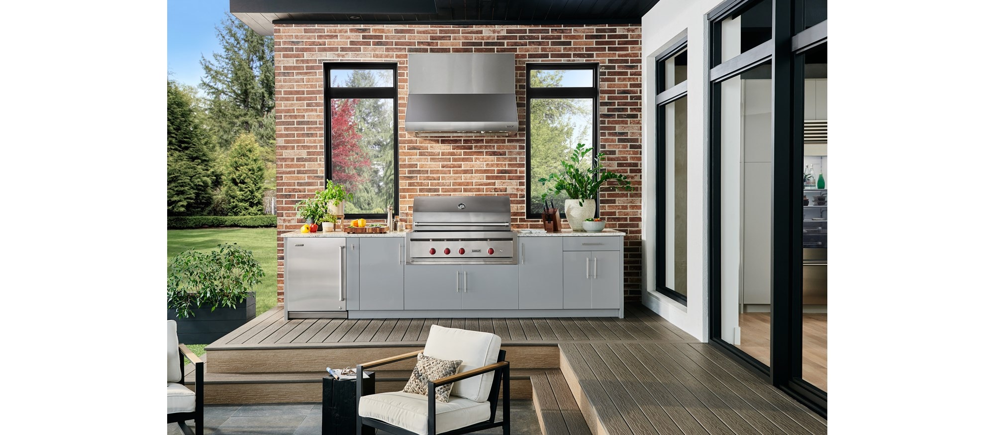 Sub-Zero 24" Designer Undercounter Refrigerator (DEU2450R)