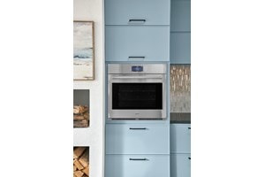 The new and enhanced Wolf E-Series Buil-In Wall Oven showing it's design friedly capabilities