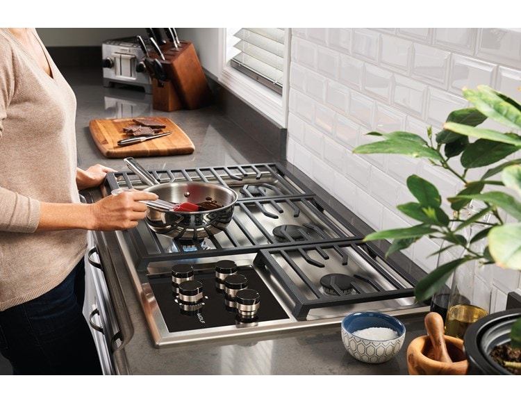 Wolf 36" Transitional Gas Cooktop - 5 Burners (CG365T/S)