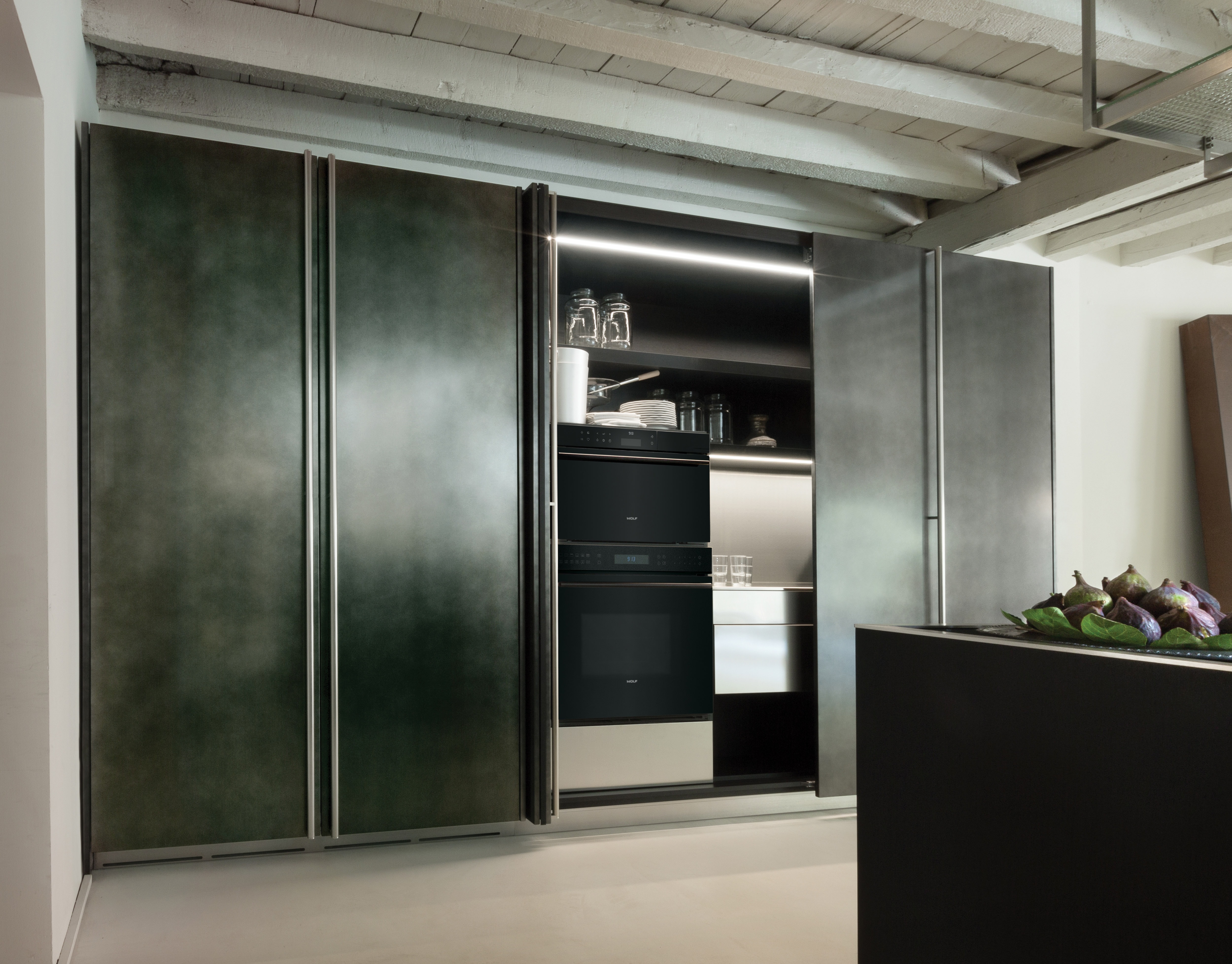 Wolf 30" E Series Contemporary Classic Single Oven (SO30CE/B/TH)