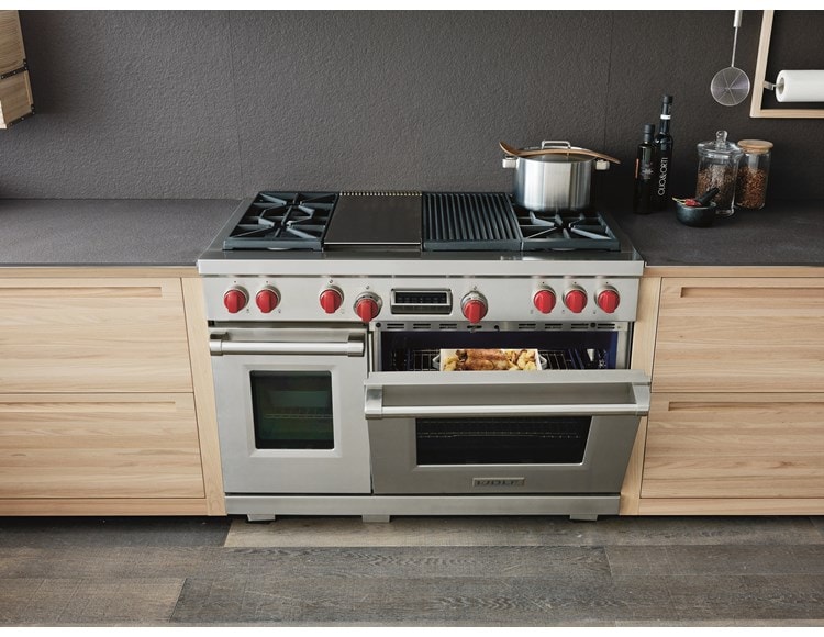 Wolf 48" Dual Fuel Range 4 Burners Infrared Charbroiler and Infrared Griddle (DF484CG)