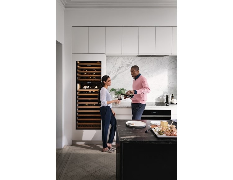 Sub-Zero 24" wine cooler (IW-24) with 15 racks and a 120-bottle capacity