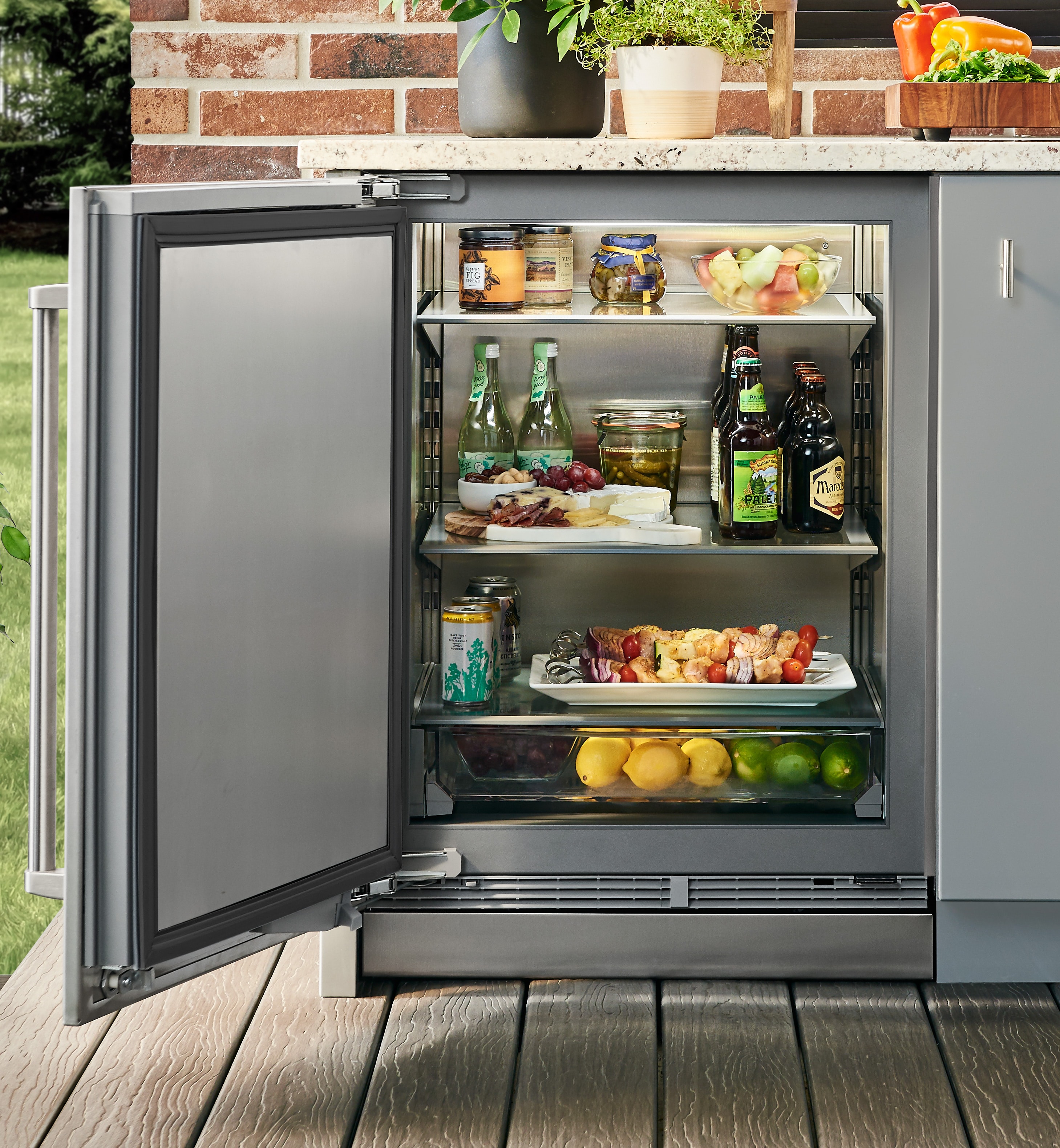 sub zero compact refrigerator