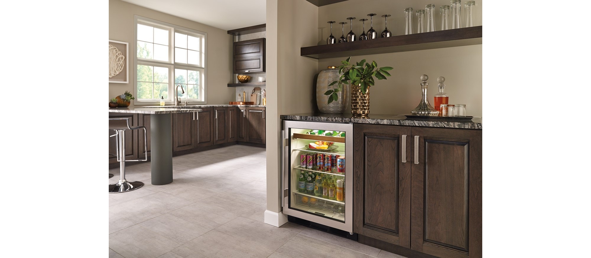 Sub-Zero 24" Undercounter Beverage Center (UC-24BG/S)