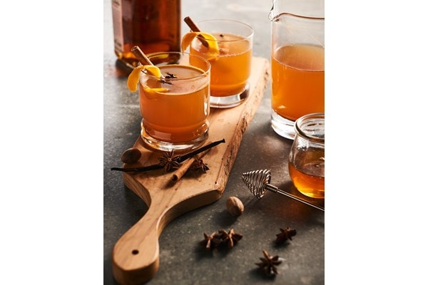 The Wolf Vacuum Seal Drawer infuses enough cheer to last the year with this holiday mulled cider.