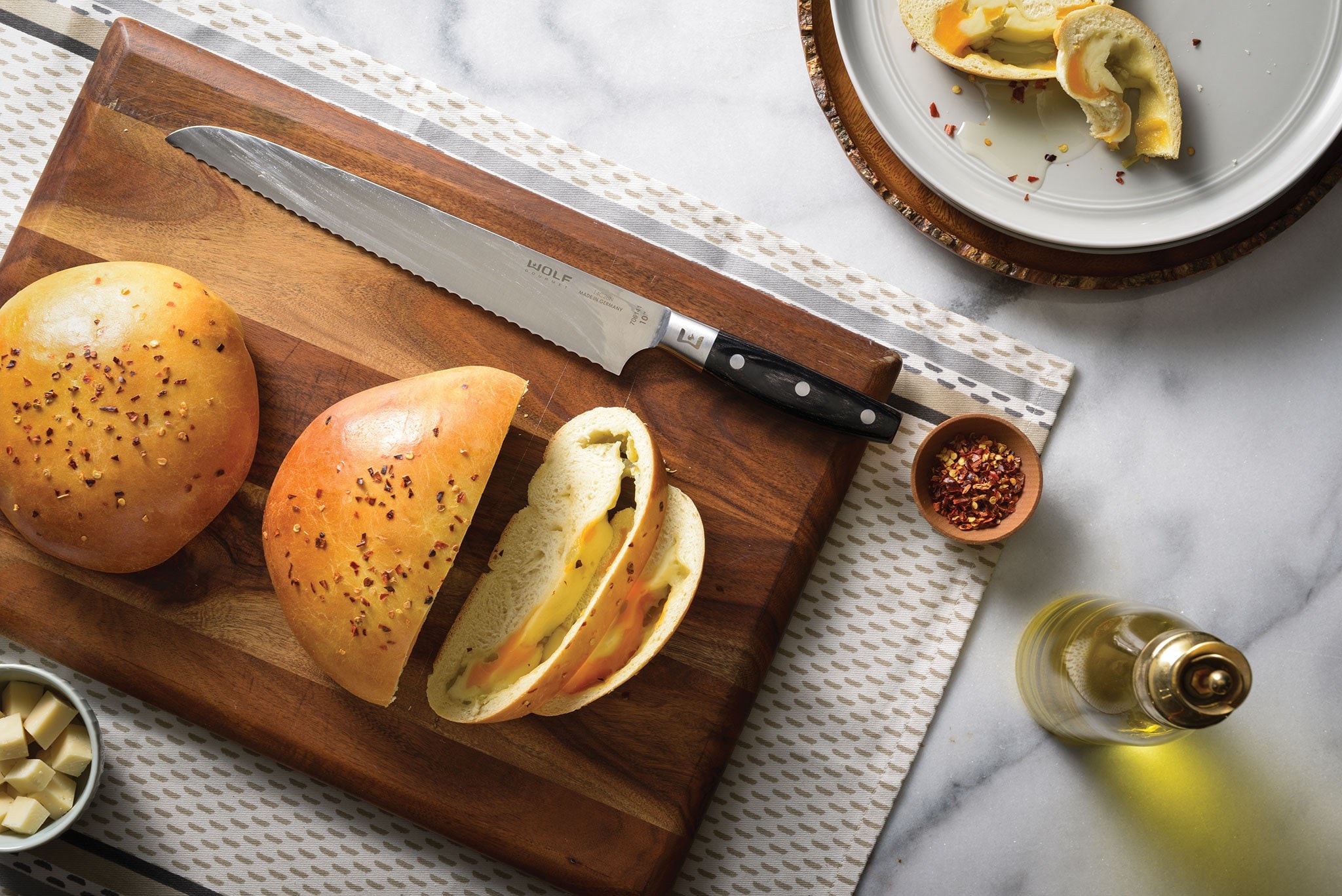 FOOD_CHILI_BREAD_2_SLG_120415