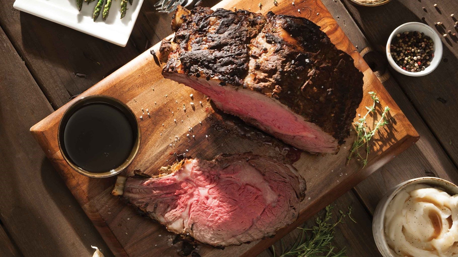 Wolf On Ribs Prime Rib Roast Recipe | Wolf Ovens | Gourmet Mode