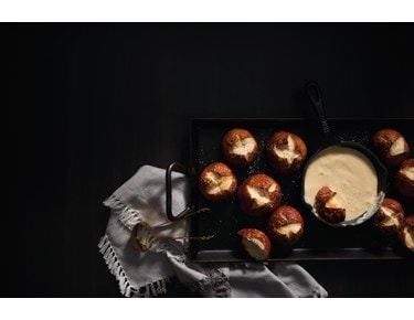 FOOD_PRETZELROLLS_SLG_51617_3