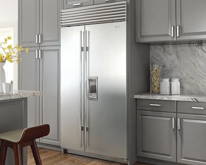 Full-size refrigerators to undercounter freezer drawers, Sub-Zero manufactures over 230 traditional, contemporary, or transitional refrigerator products. 