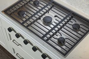 Wolf 36&quot; Gas Cooktop with 5 Burners (CG365C/S) 
