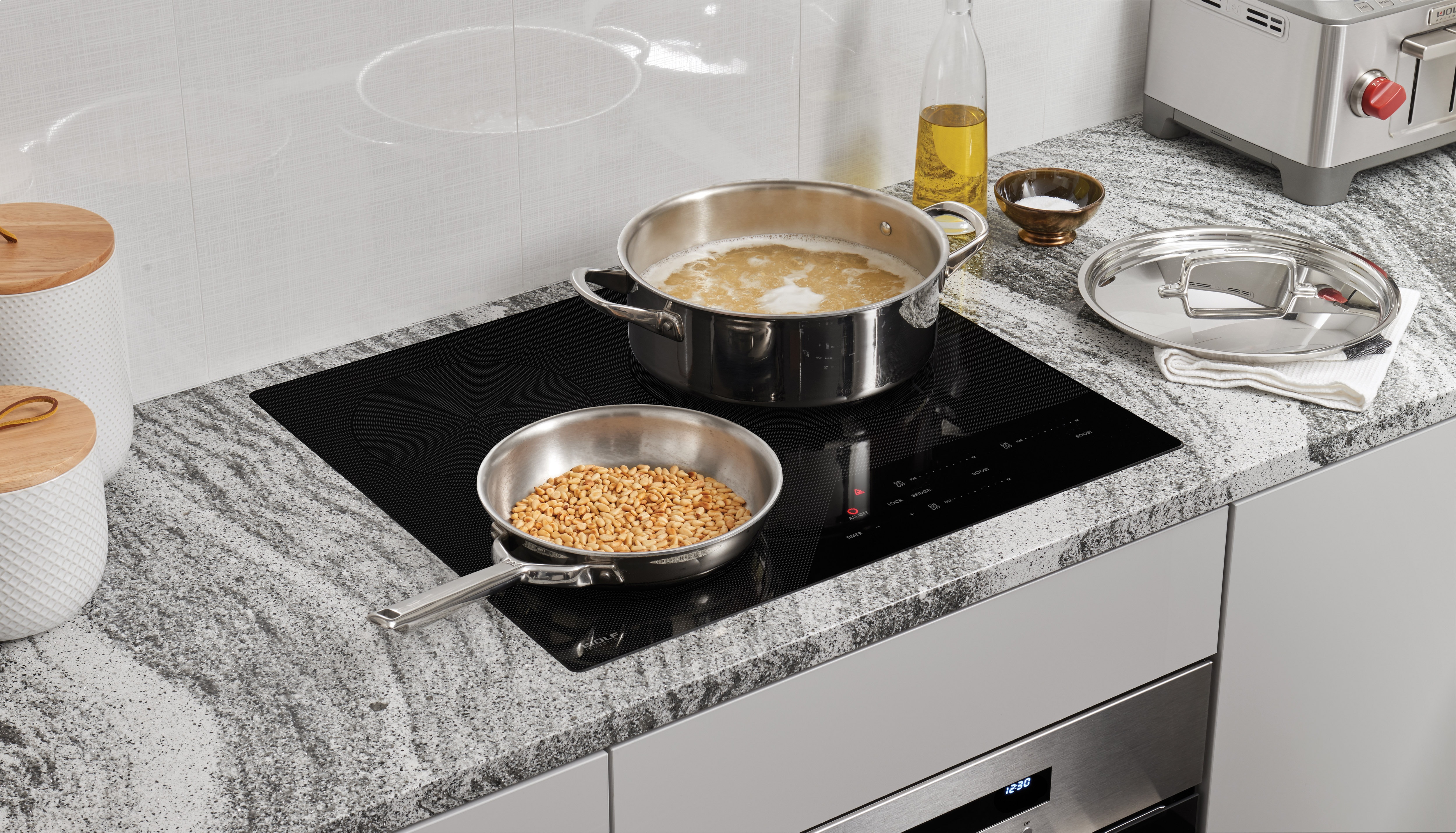 Wolf 24" Contemporary Induction Cooktop (CI243C/B)