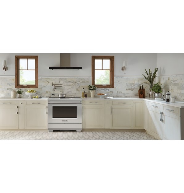 Wolf 36" Professional Induction Range (IR36550/S/P)